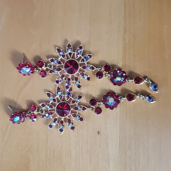 Beautiful Earrings - Picture 1 of 3